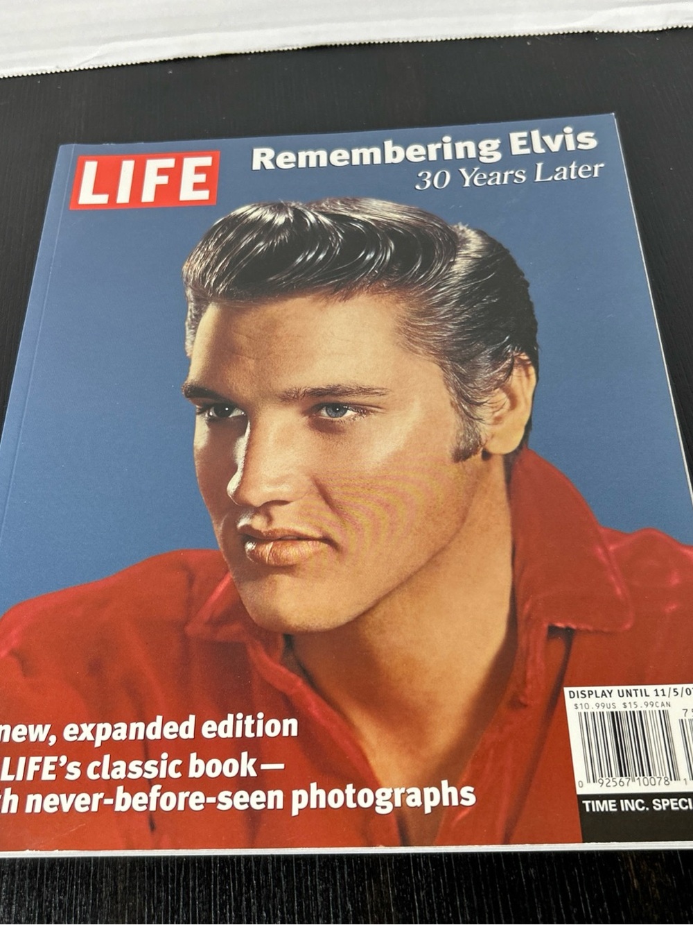 LIFE Remembering Elvis Special Edition - Red Cover